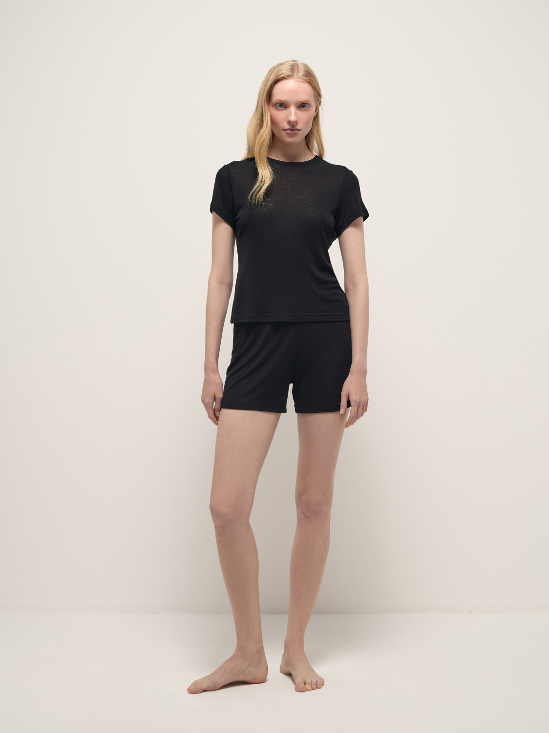 Пижама женская с шортами черная