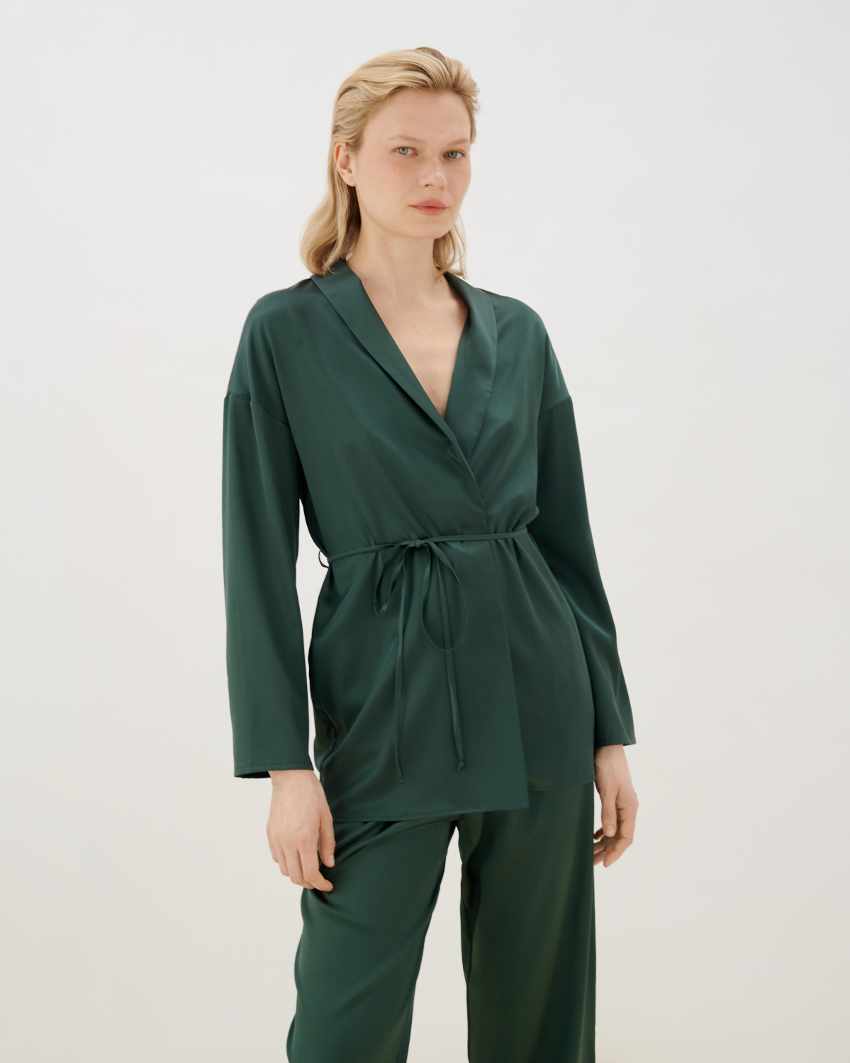 Шелковая рубашка на запах Kelly