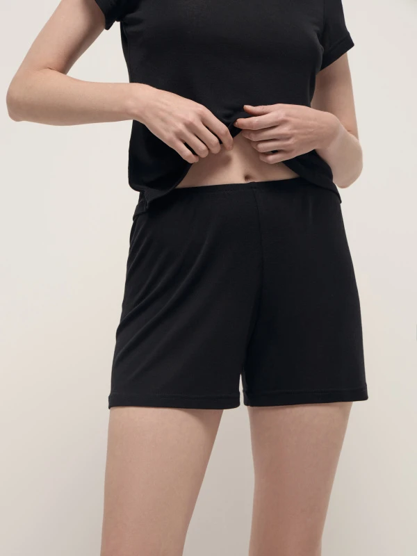 Пижама женская с шортами черная